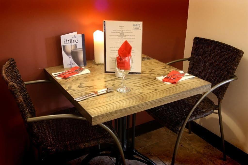 The Mitre Inn แนร์สเบอเรอ ภายนอก รูปภาพ